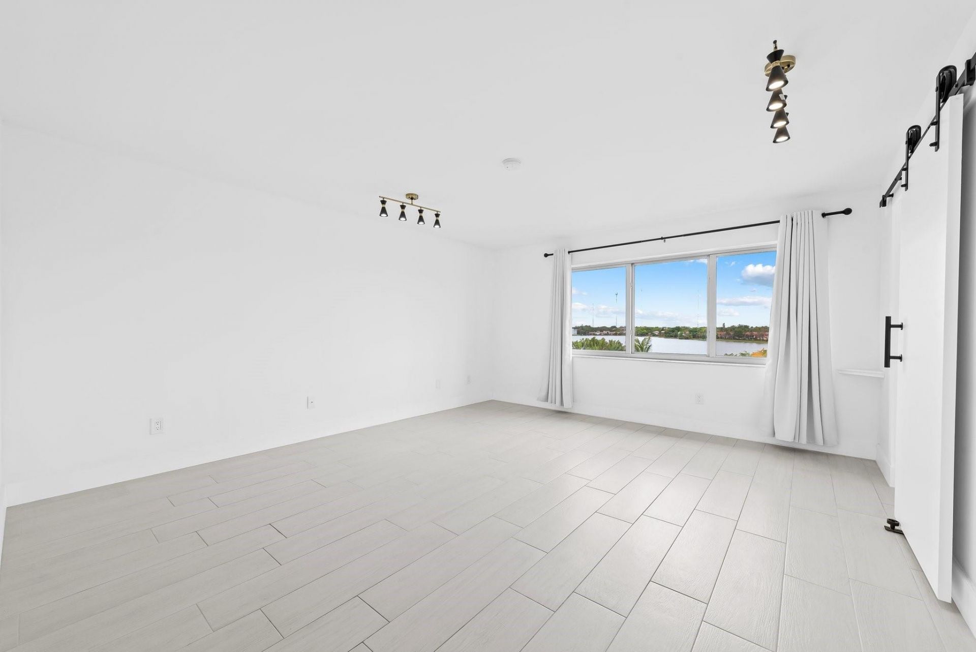 877 NE 195th Street, Unit 422, Miami, FL 33179 Photo