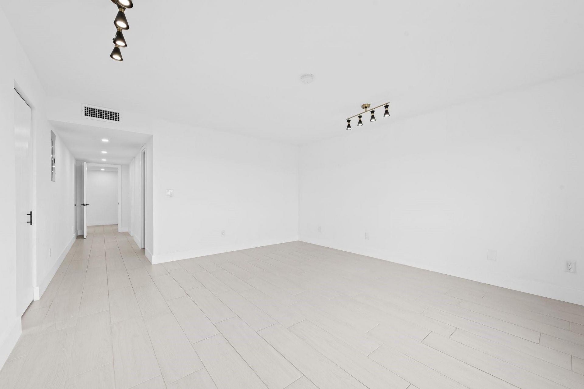 877 NE 195th Street, Unit 422, Miami, FL 33179 Photo