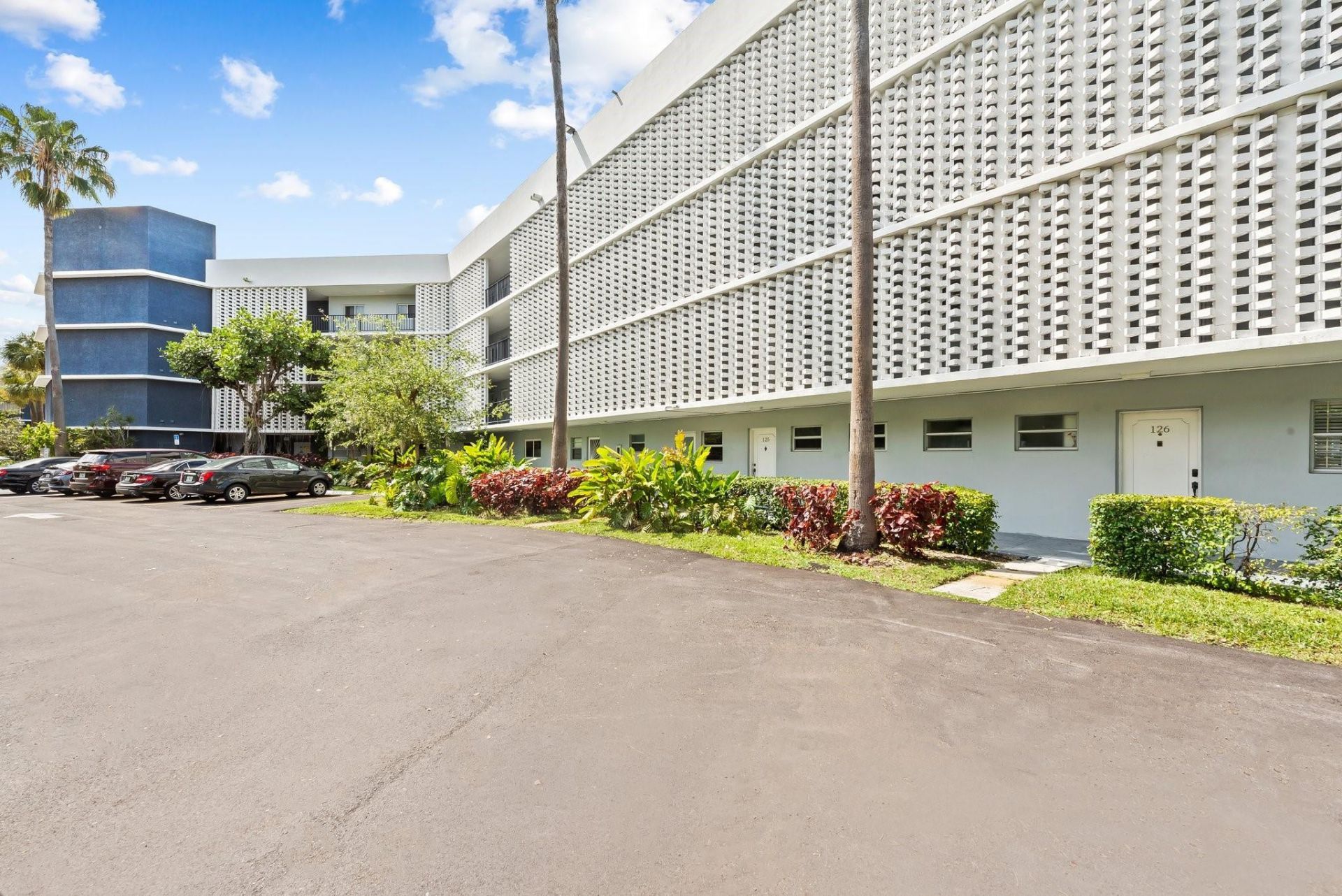 877 NE 195th Street, Unit 422, Miami, FL 33179 Photo