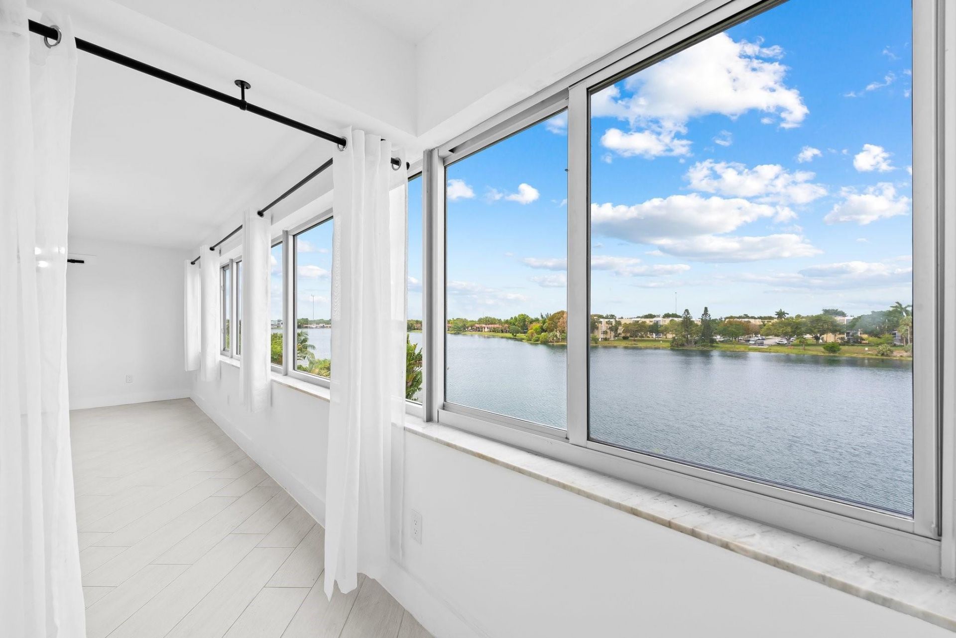 877 NE 195th Street, Unit 422, Miami, FL 33179 Photo