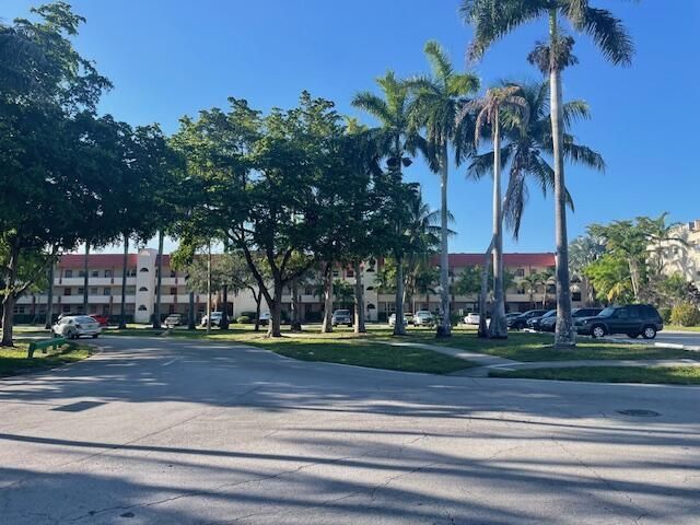 2700 Sunrise Lakes Drive W, Unit 301, Sunrise, FL 33322 Photo