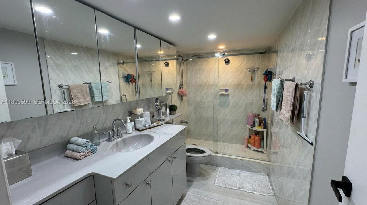 5005 Collins Ave, Unit 322, Miami Beach, FL 33140 Photo