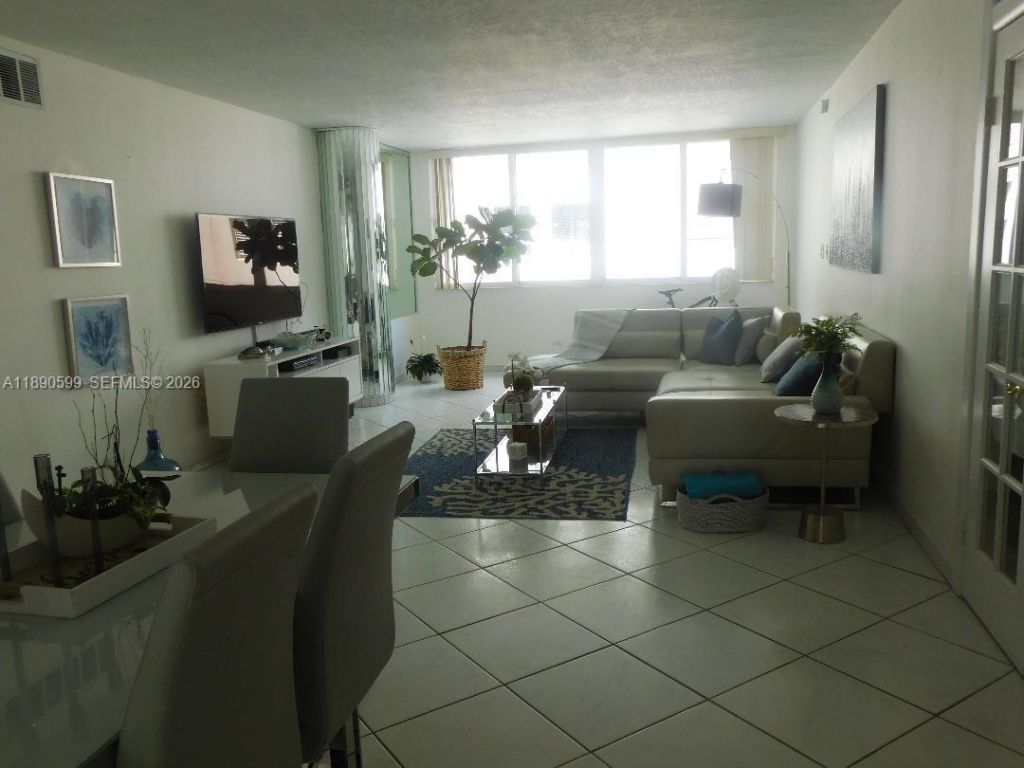 5005 Collins Ave, Unit 322, Miami Beach, FL 33140 Photo