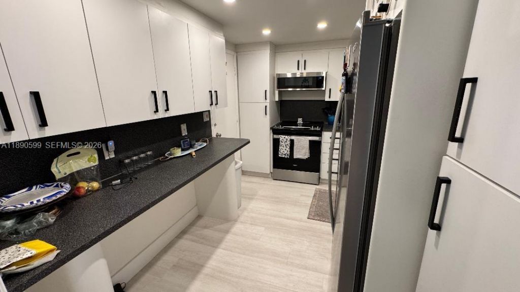 5005 Collins Ave, Unit 322, Miami Beach, FL 33140 Photo