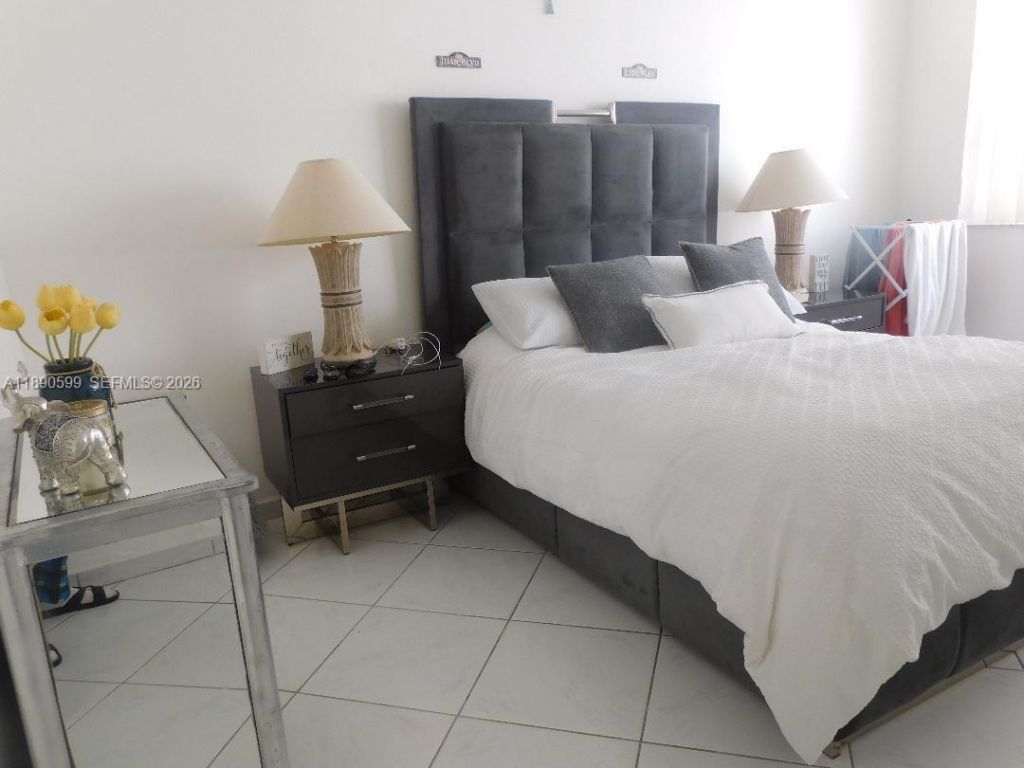 5005 Collins Ave, Unit 322, Miami Beach, FL 33140 Photo