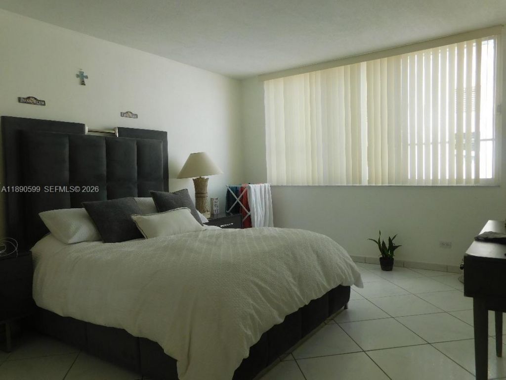 5005 Collins Ave, Unit 322, Miami Beach, FL 33140 Photo