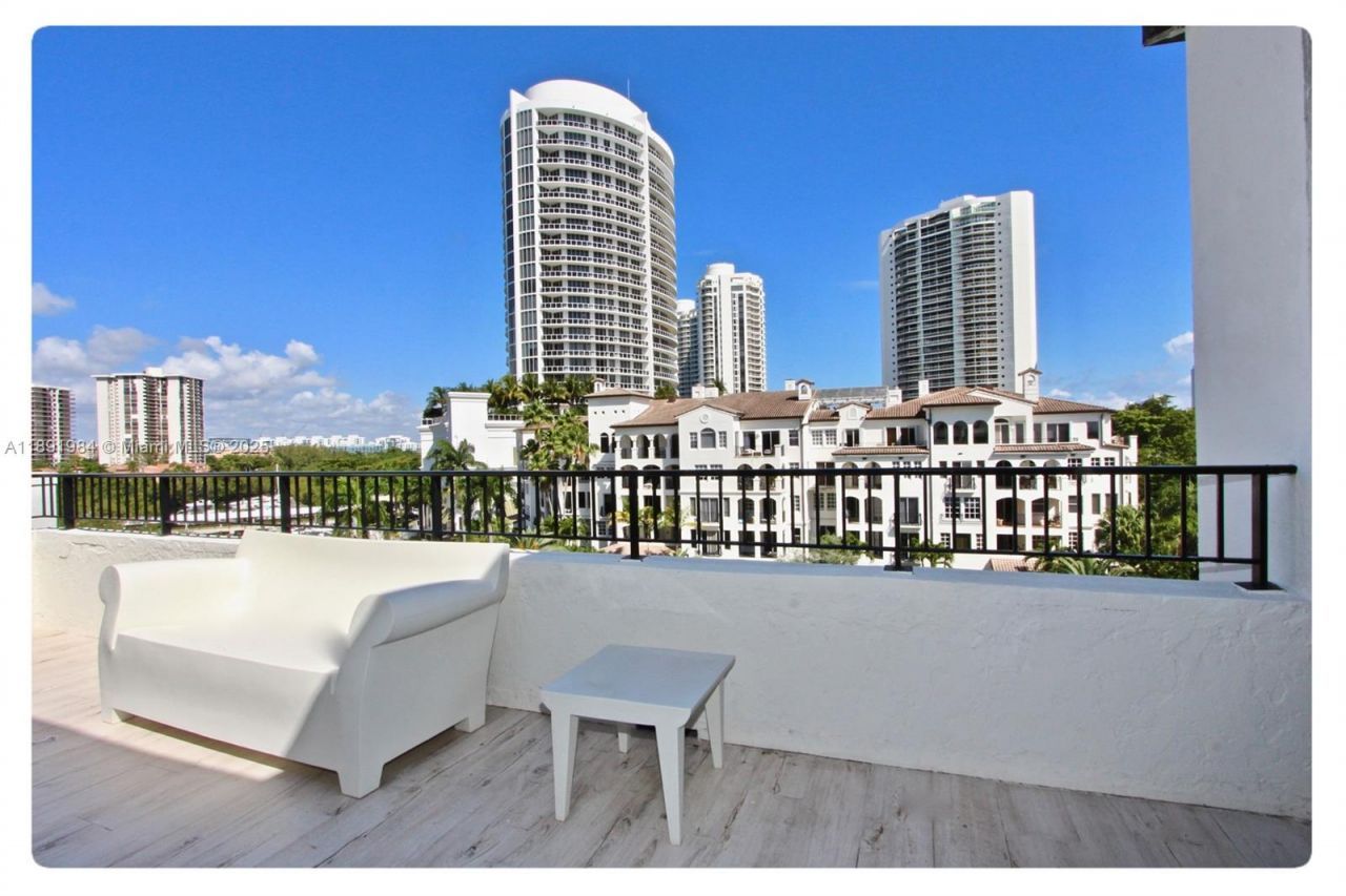 3500 Island Blvd, Unit DPH01, Aventura, FL 33160 Photo