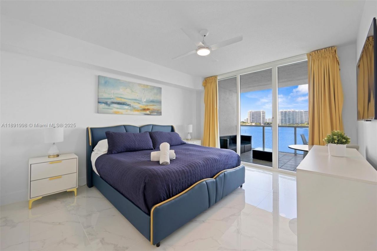 18100 N Bay Rd, Unit 708, Sunny Isles Beach, FL 33160 Photo