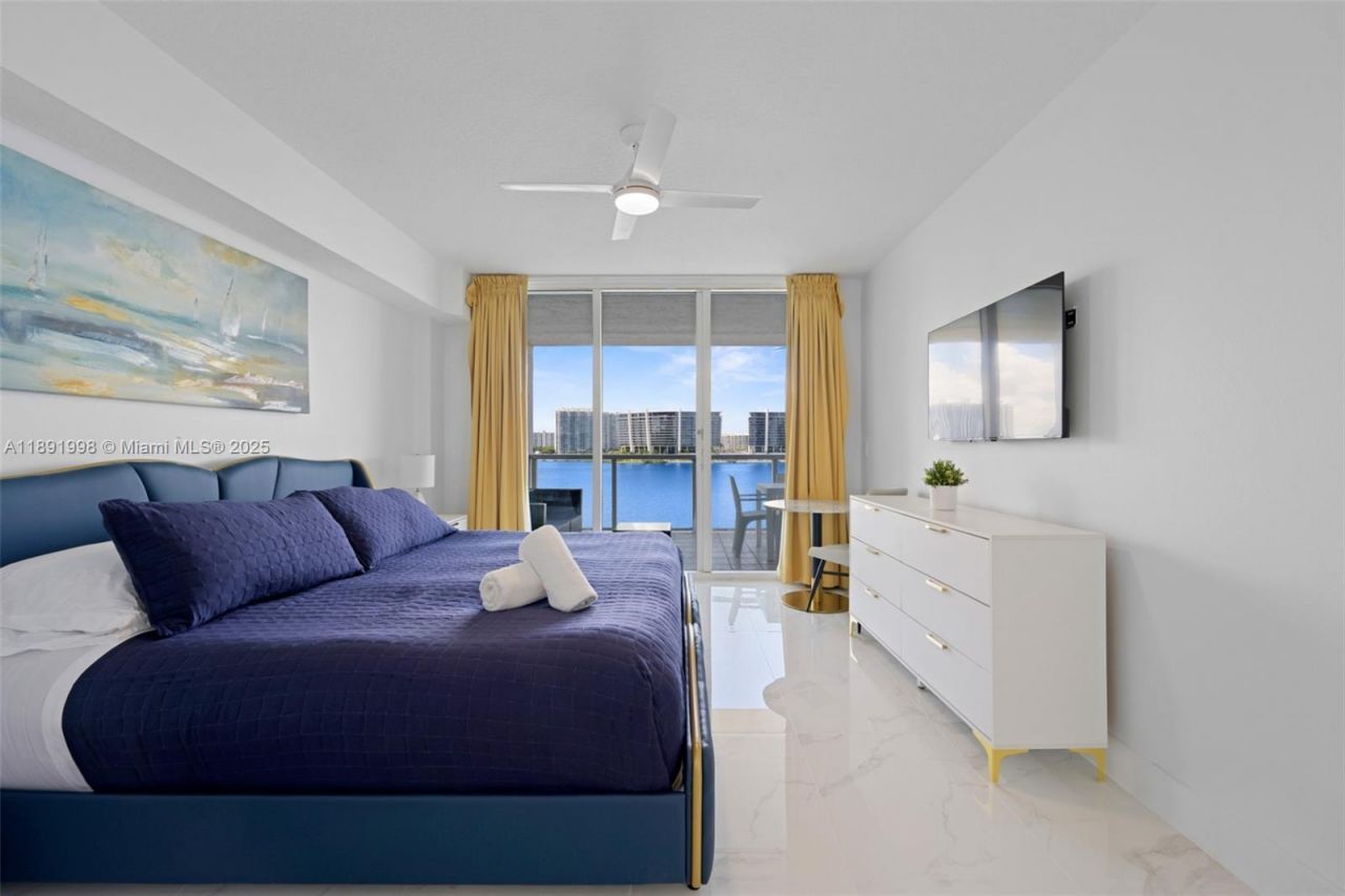18100 N Bay Rd, Unit 708, Sunny Isles Beach, FL 33160 Photo