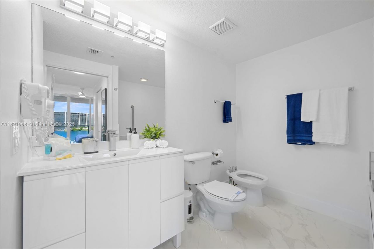 18100 N Bay Rd, Unit 708, Sunny Isles Beach, FL 33160 Photo
