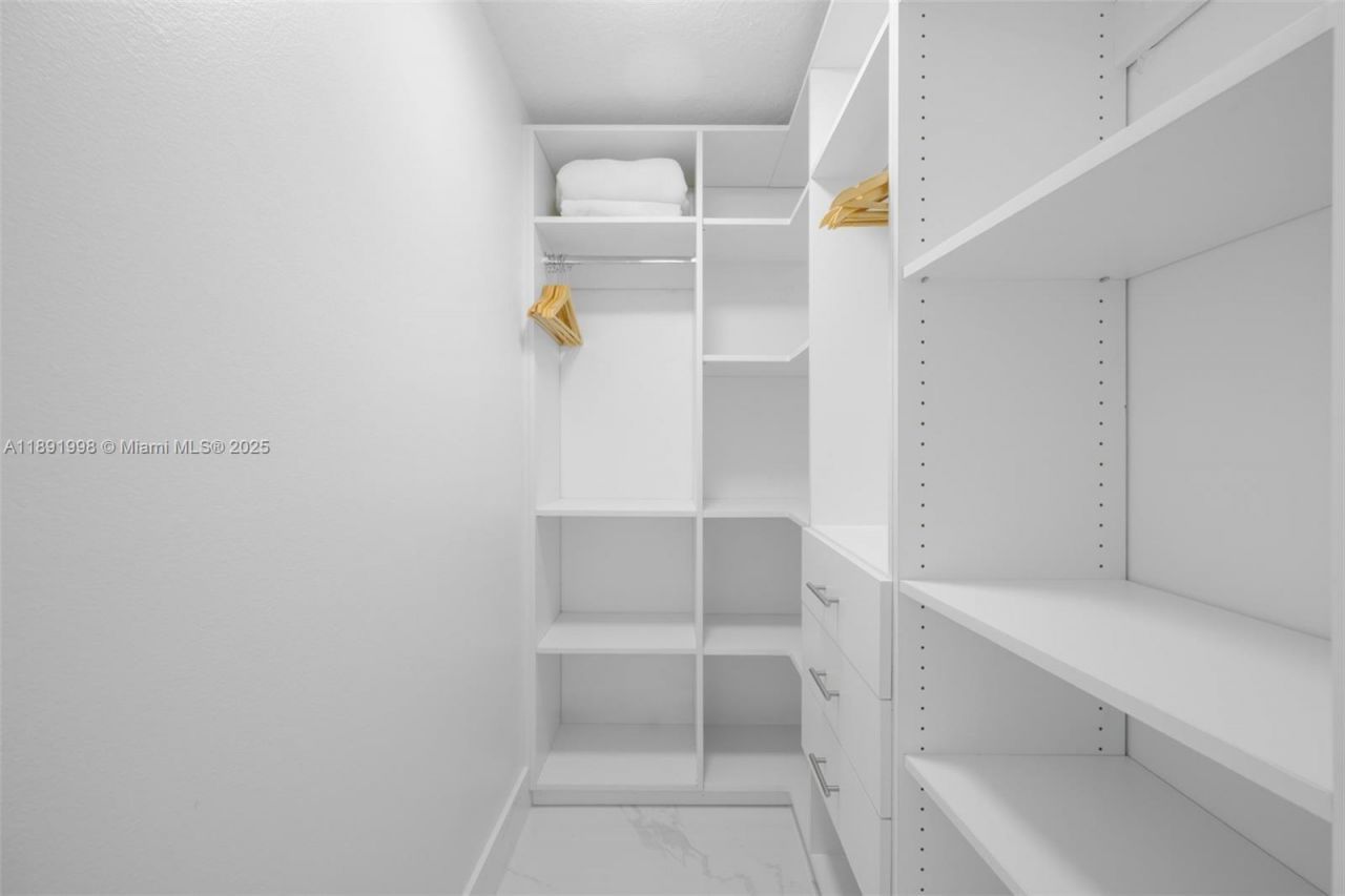 18100 N Bay Rd, Unit 708, Sunny Isles Beach, FL 33160 Photo