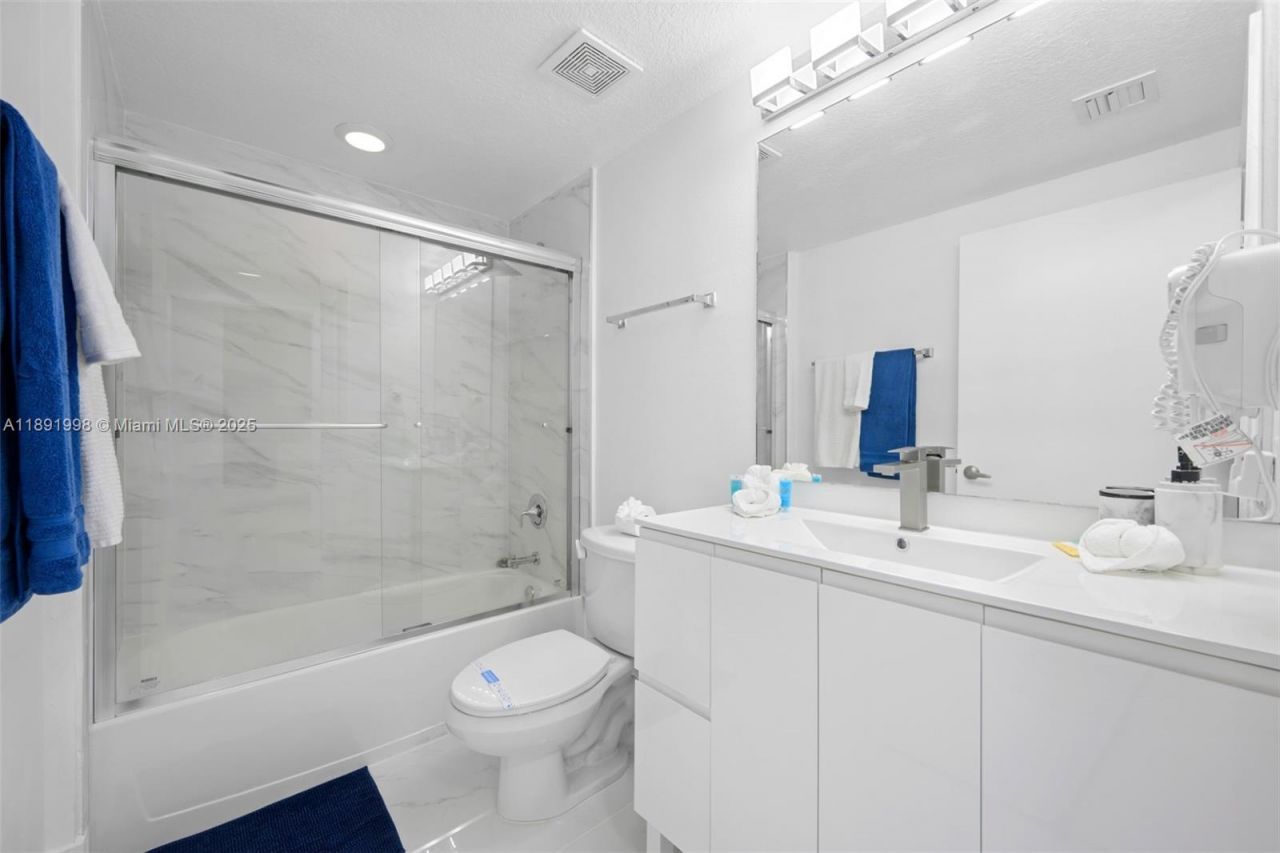 18100 N Bay Rd, Unit 708, Sunny Isles Beach, FL 33160 Photo
