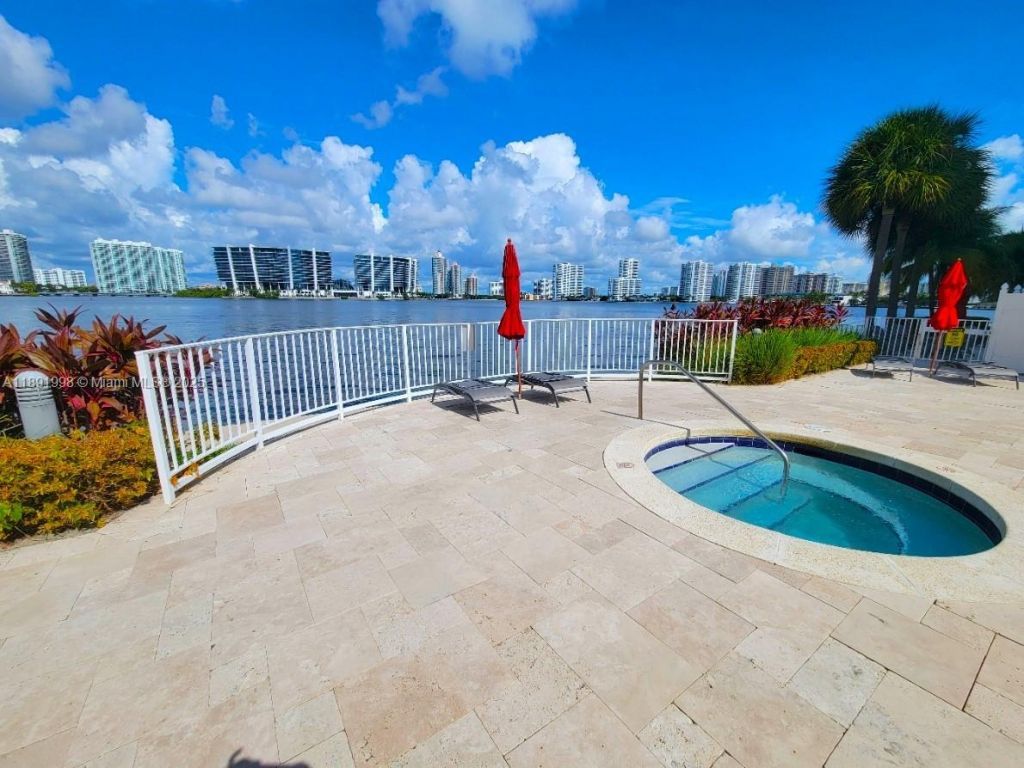 18100 N Bay Rd, Unit 708, Sunny Isles Beach, FL 33160 Photo