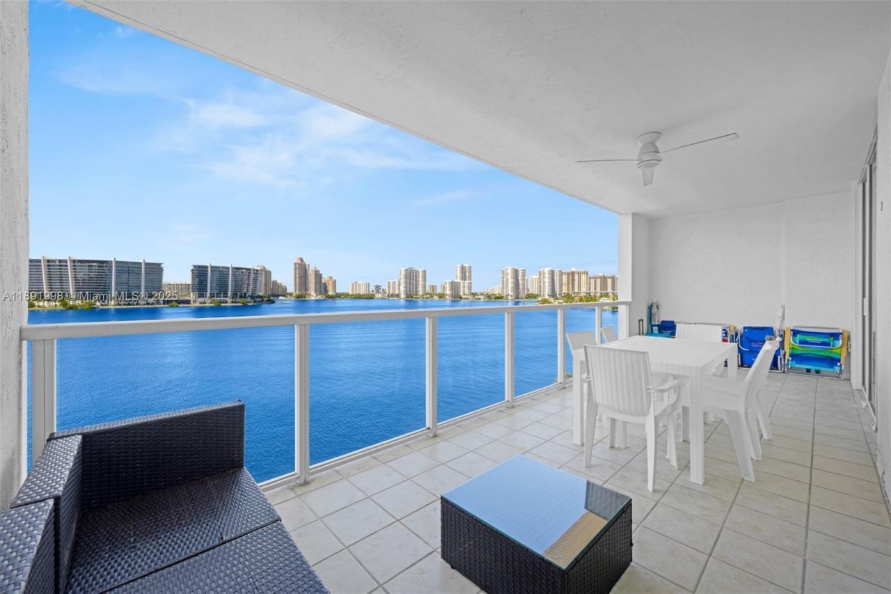 18100 N Bay Rd, Unit 708, Sunny Isles Beach, FL 33160 Photo