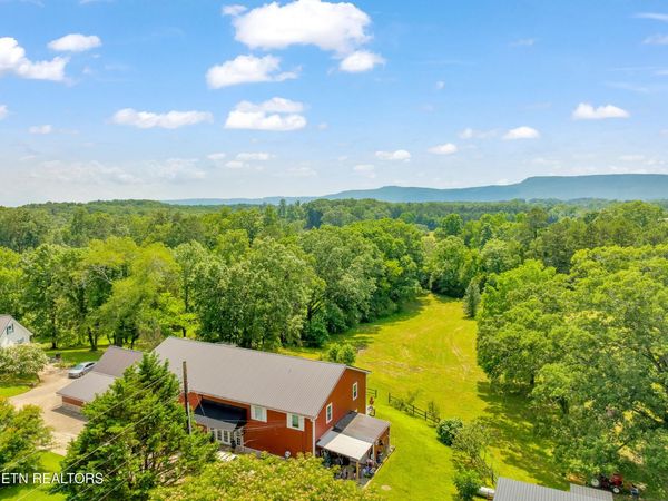 997 W West 12th St, Chickamauga, GA 30707