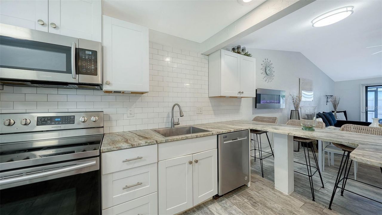 5911 39th Avenue W, Bradenton, FL 34209 Photo