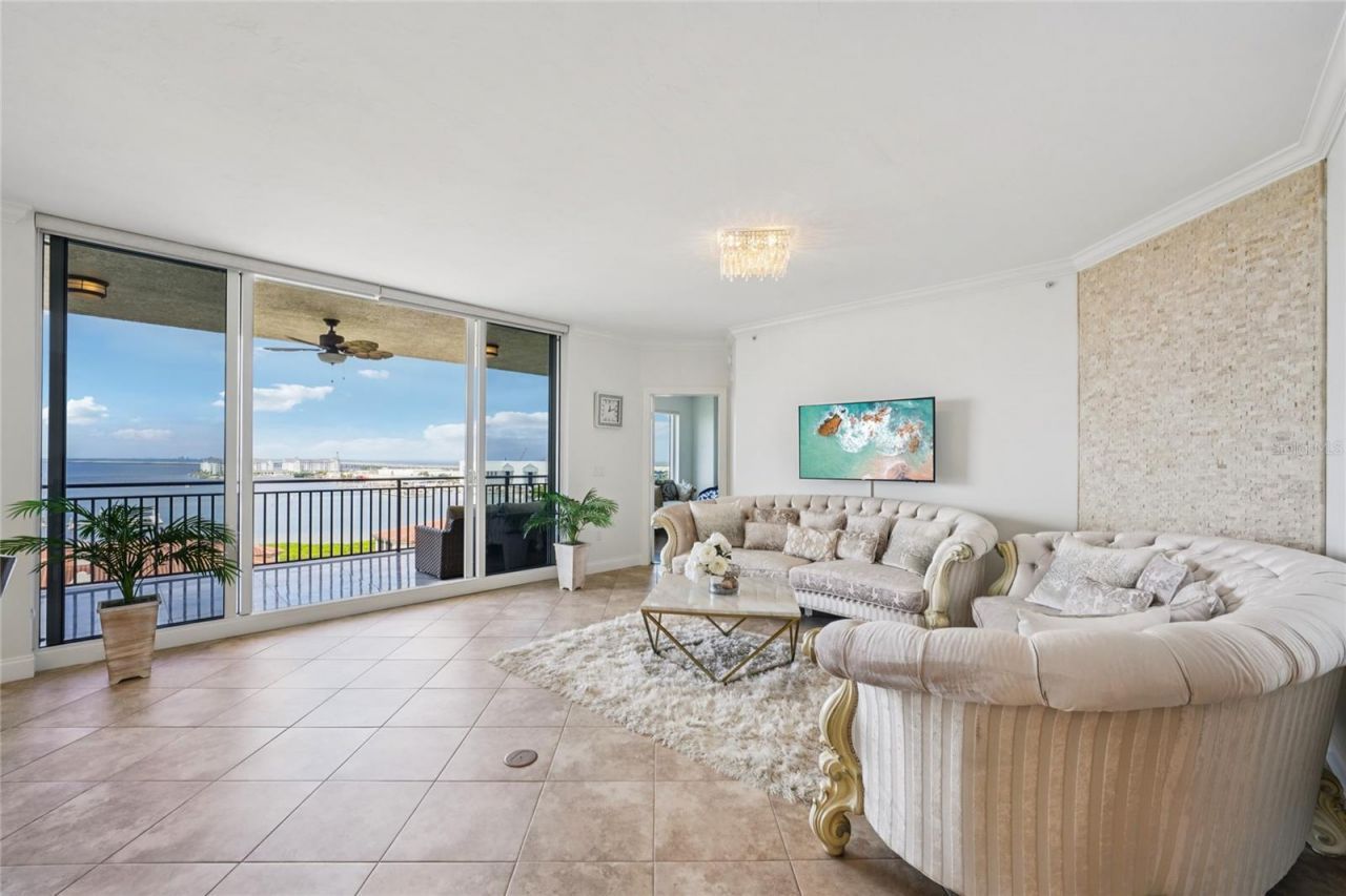 5823 Bowen Daniel Drive, Unit 902, Tampa, FL 33616 Photo