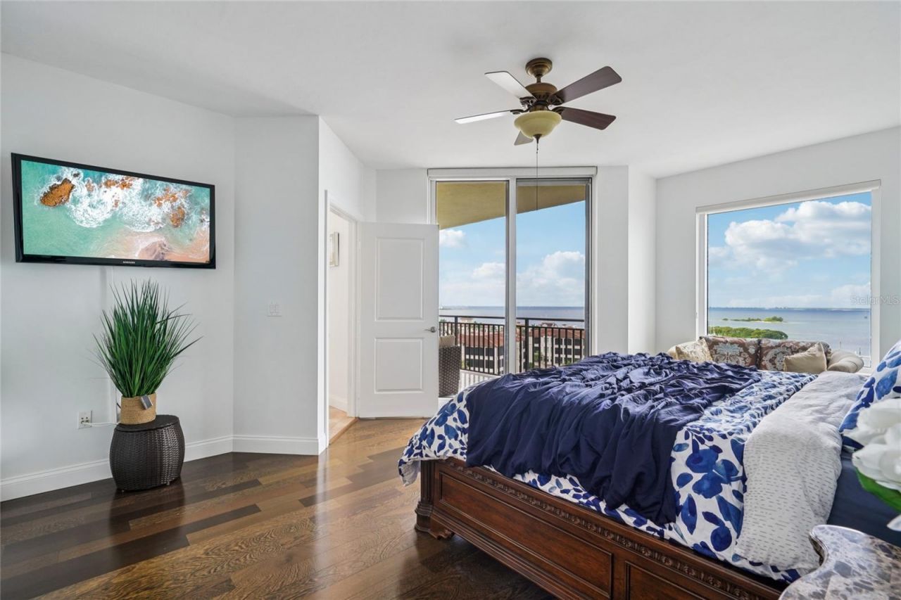 5823 Bowen Daniel Drive, Unit 902, Tampa, FL 33616 Photo