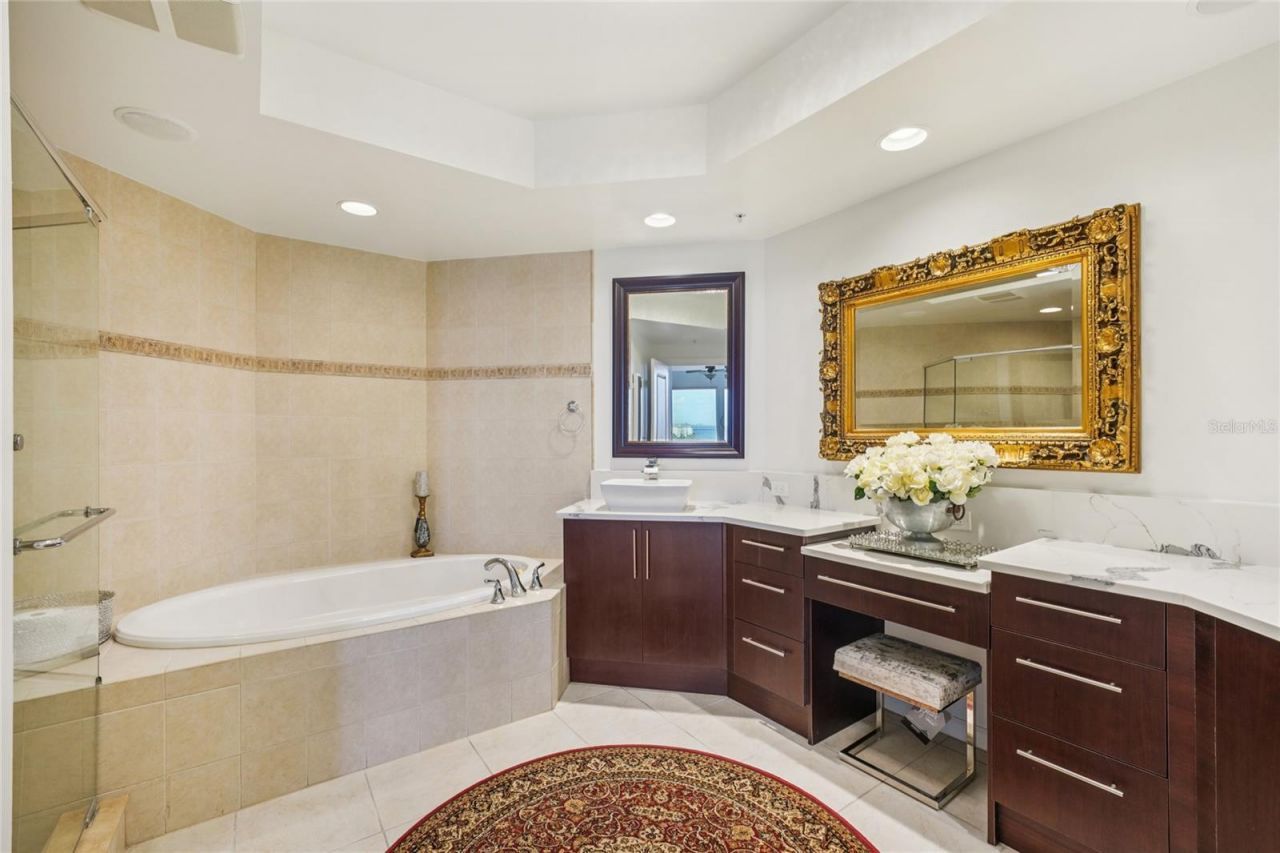 5823 Bowen Daniel Drive, Unit 902, Tampa, FL 33616 Photo