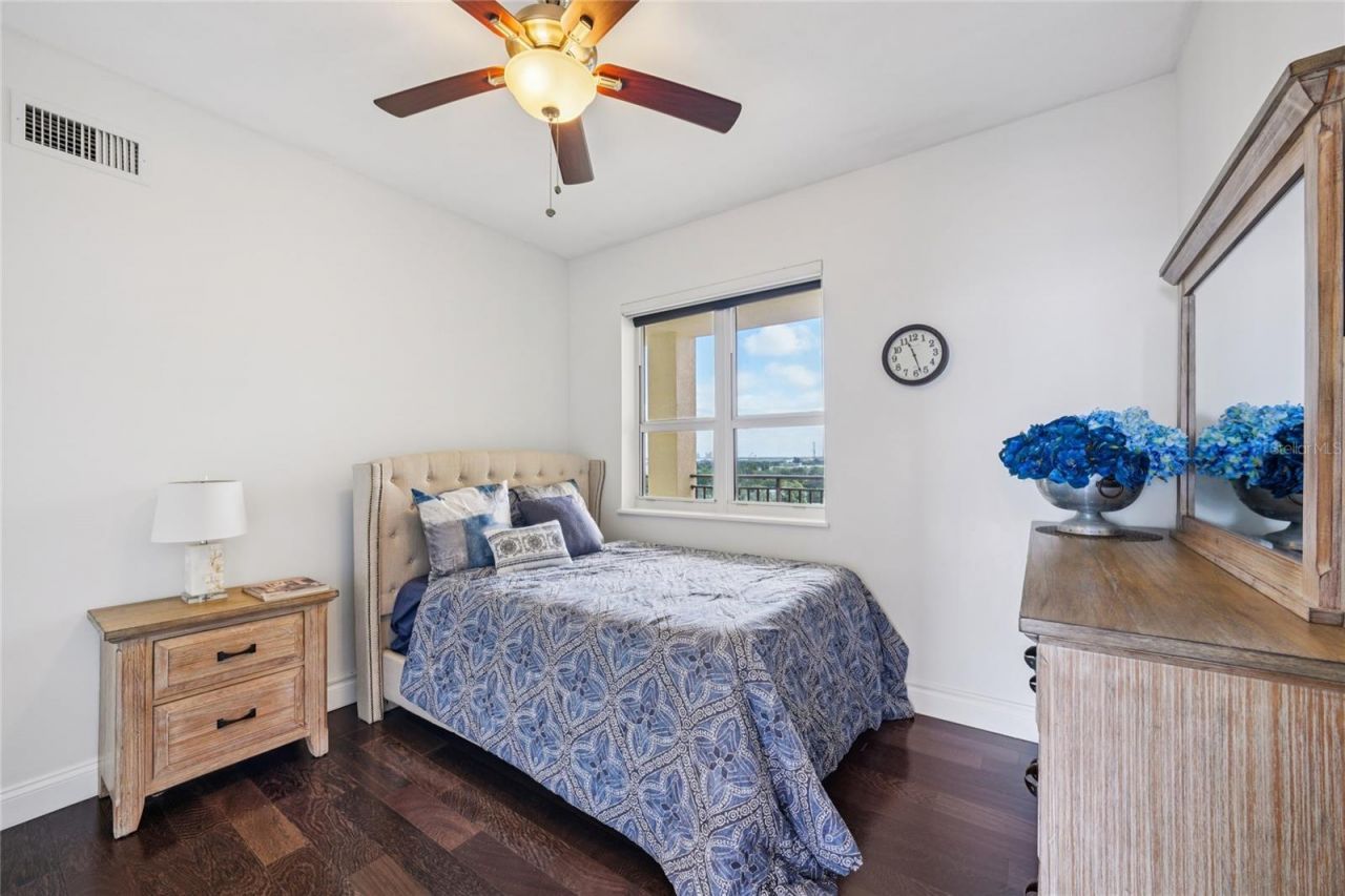 5823 Bowen Daniel Drive, Unit 902, Tampa, FL 33616 Photo