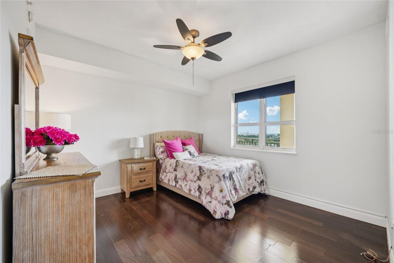 5823 Bowen Daniel Drive, Unit 902, Tampa, FL 33616 Photo