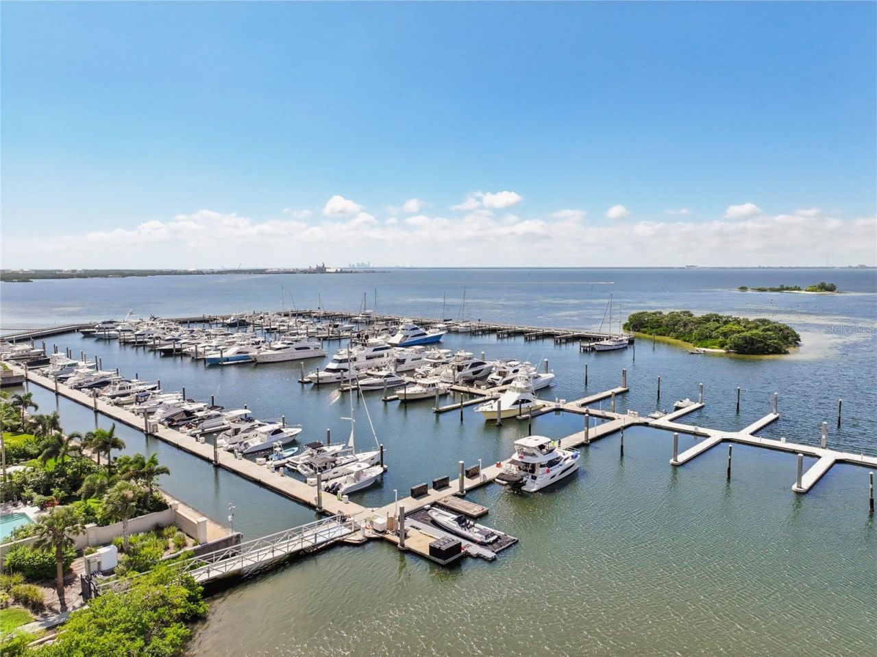 5823 Bowen Daniel Drive, Unit 902, Tampa, FL 33616 Photo