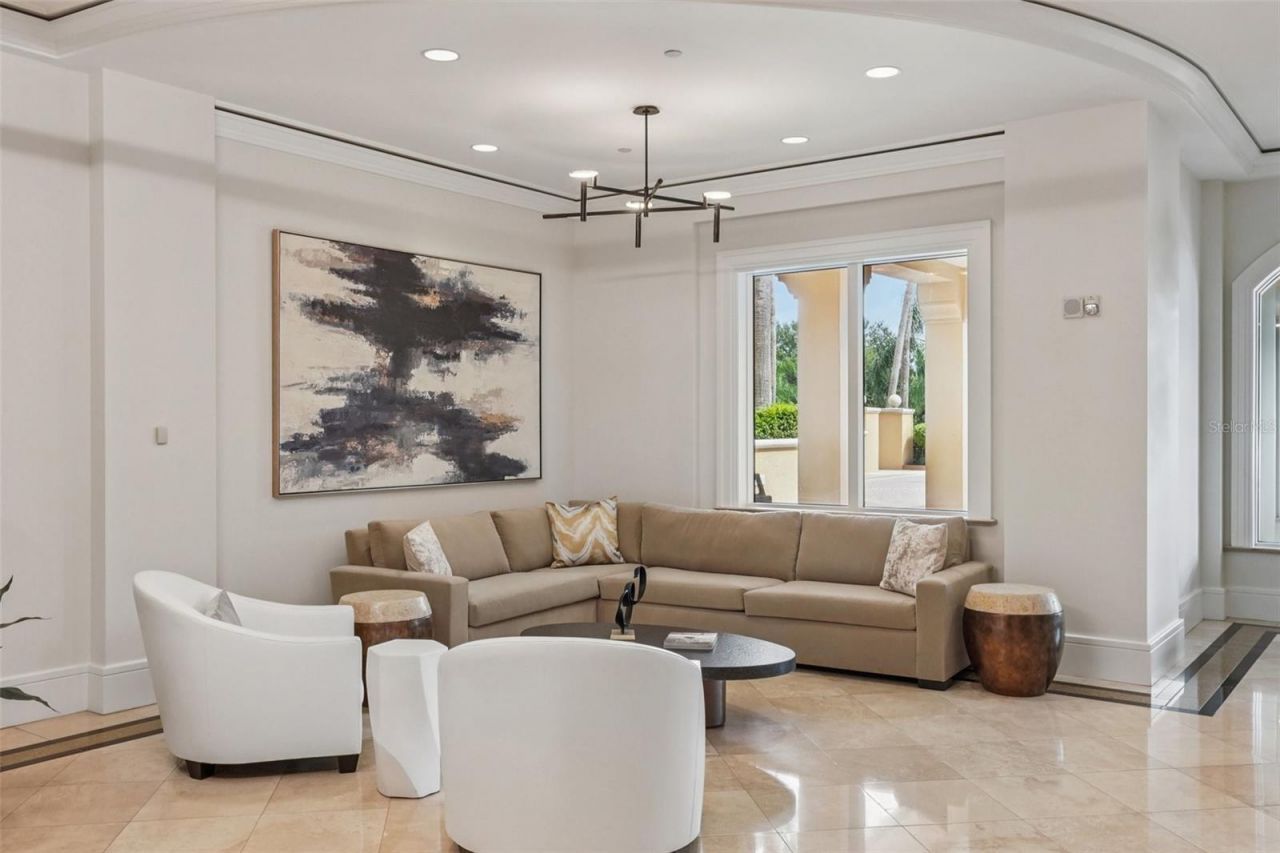 5823 Bowen Daniel Drive, Unit 902, Tampa, FL 33616 Photo