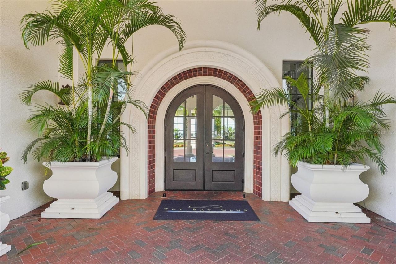 5823 Bowen Daniel Drive, Unit 902, Tampa, FL 33616 Photo