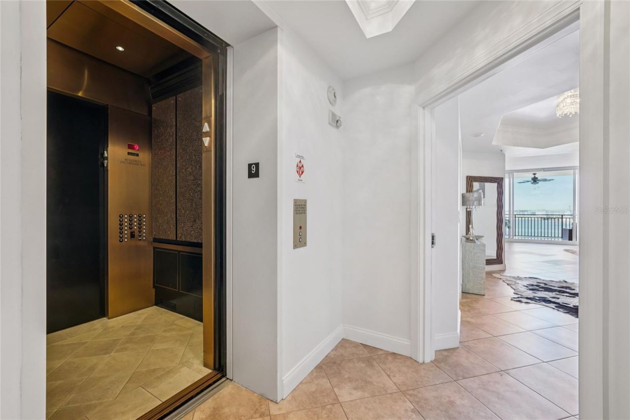 5823 Bowen Daniel Drive, Unit 902, Tampa, FL 33616 Photo