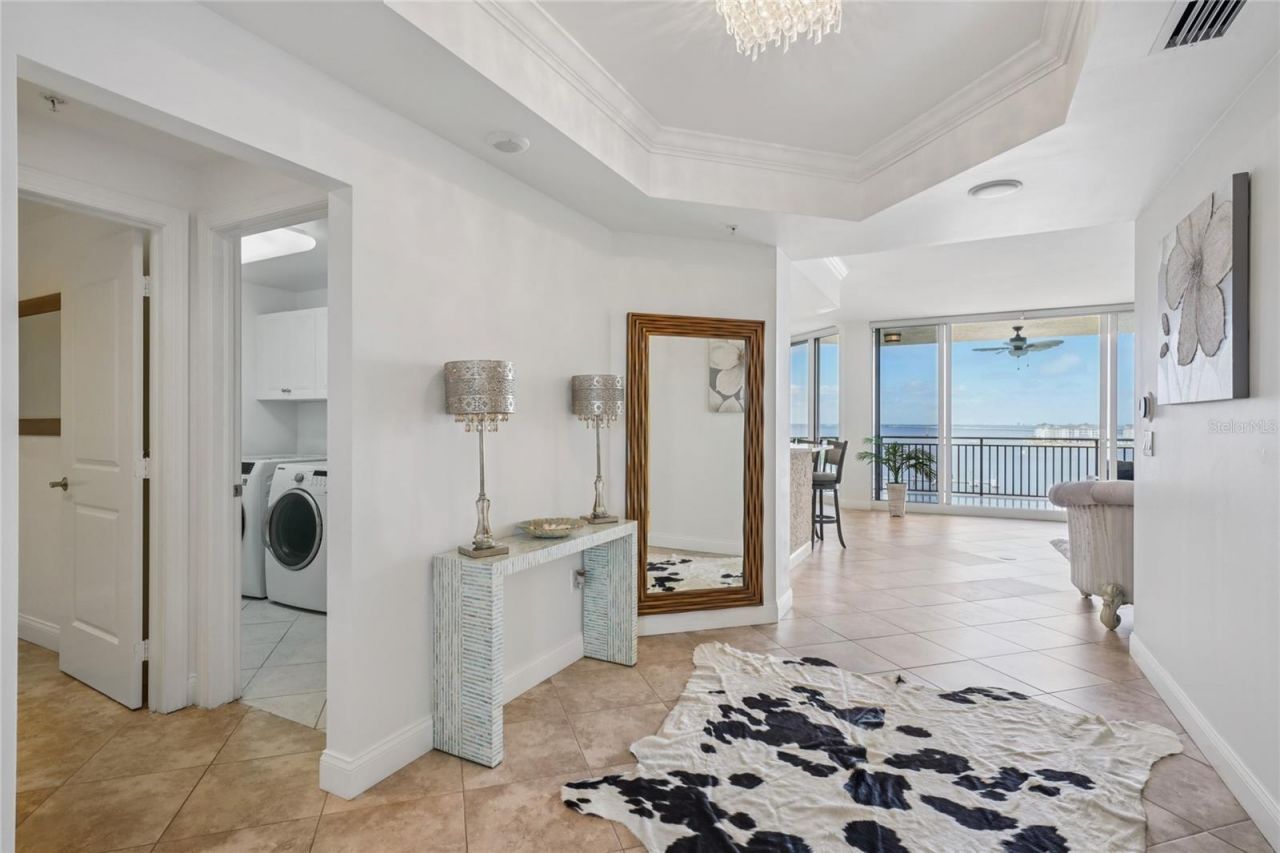 5823 Bowen Daniel Drive, Unit 902, Tampa, FL 33616 Photo