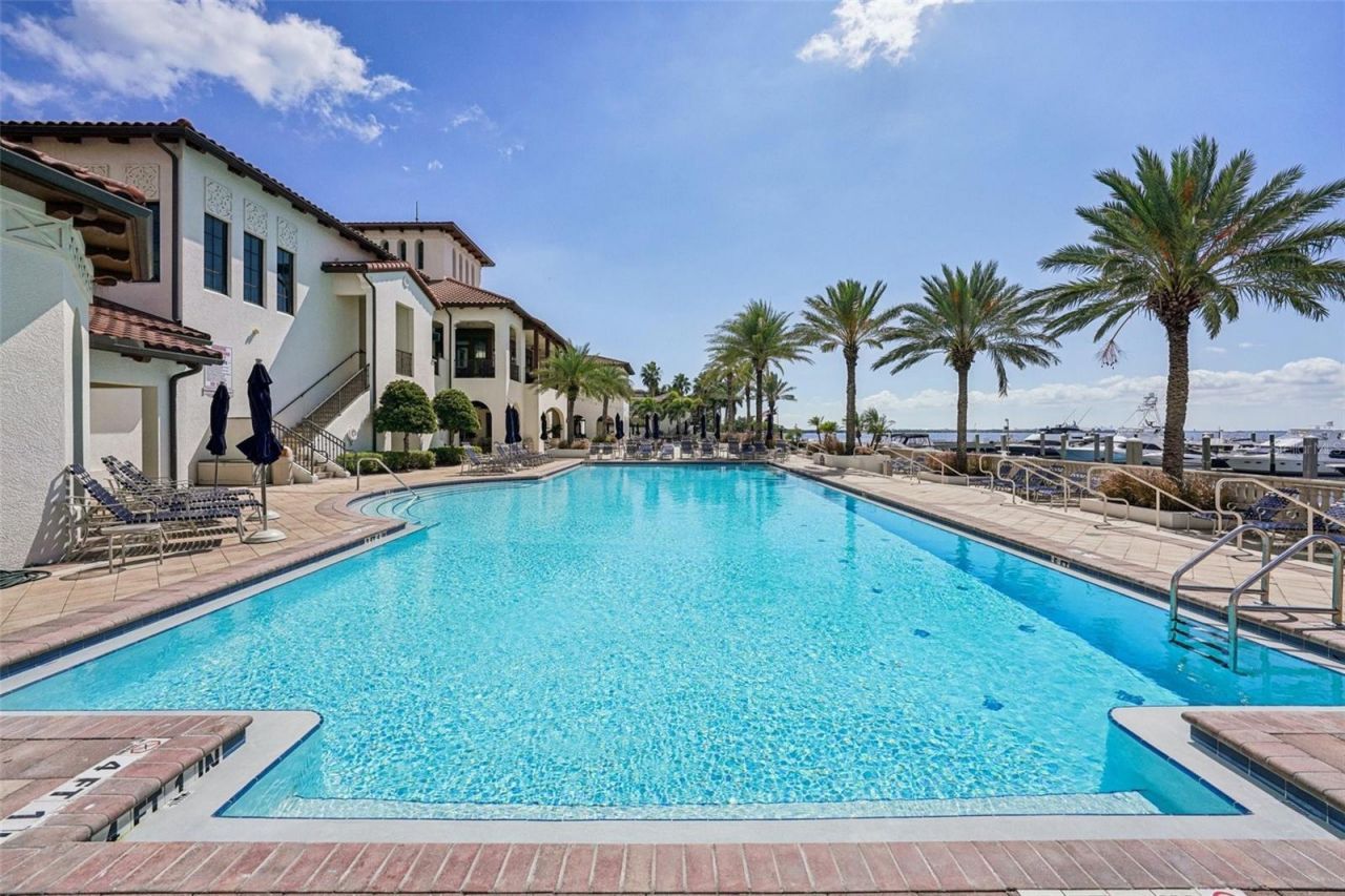 5823 Bowen Daniel Drive, Unit 902, Tampa, FL 33616 Photo