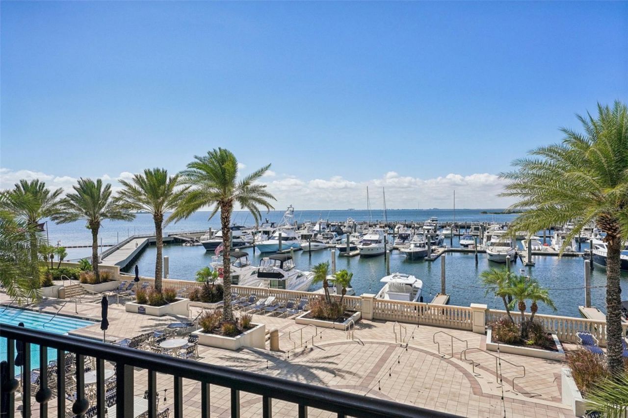 5823 Bowen Daniel Drive, Unit 902, Tampa, FL 33616 Photo