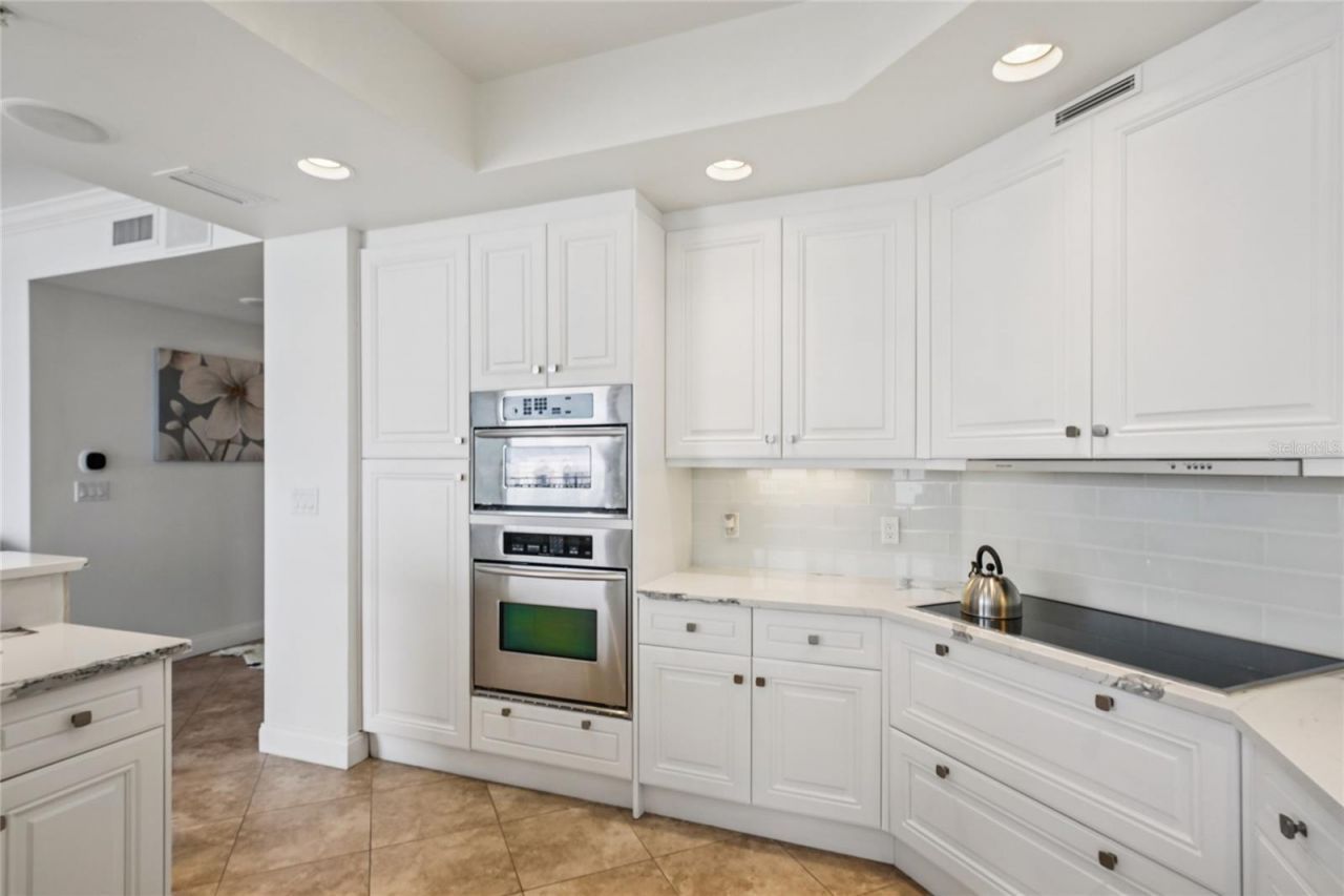 5823 Bowen Daniel Drive, Unit 902, Tampa, FL 33616 Photo