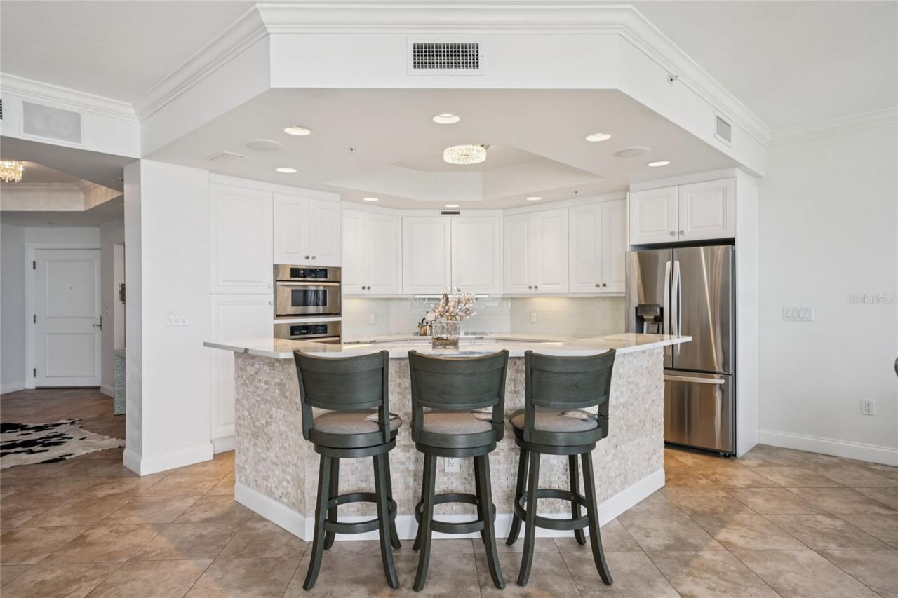 5823 Bowen Daniel Drive, Unit 902, Tampa, FL 33616 Photo