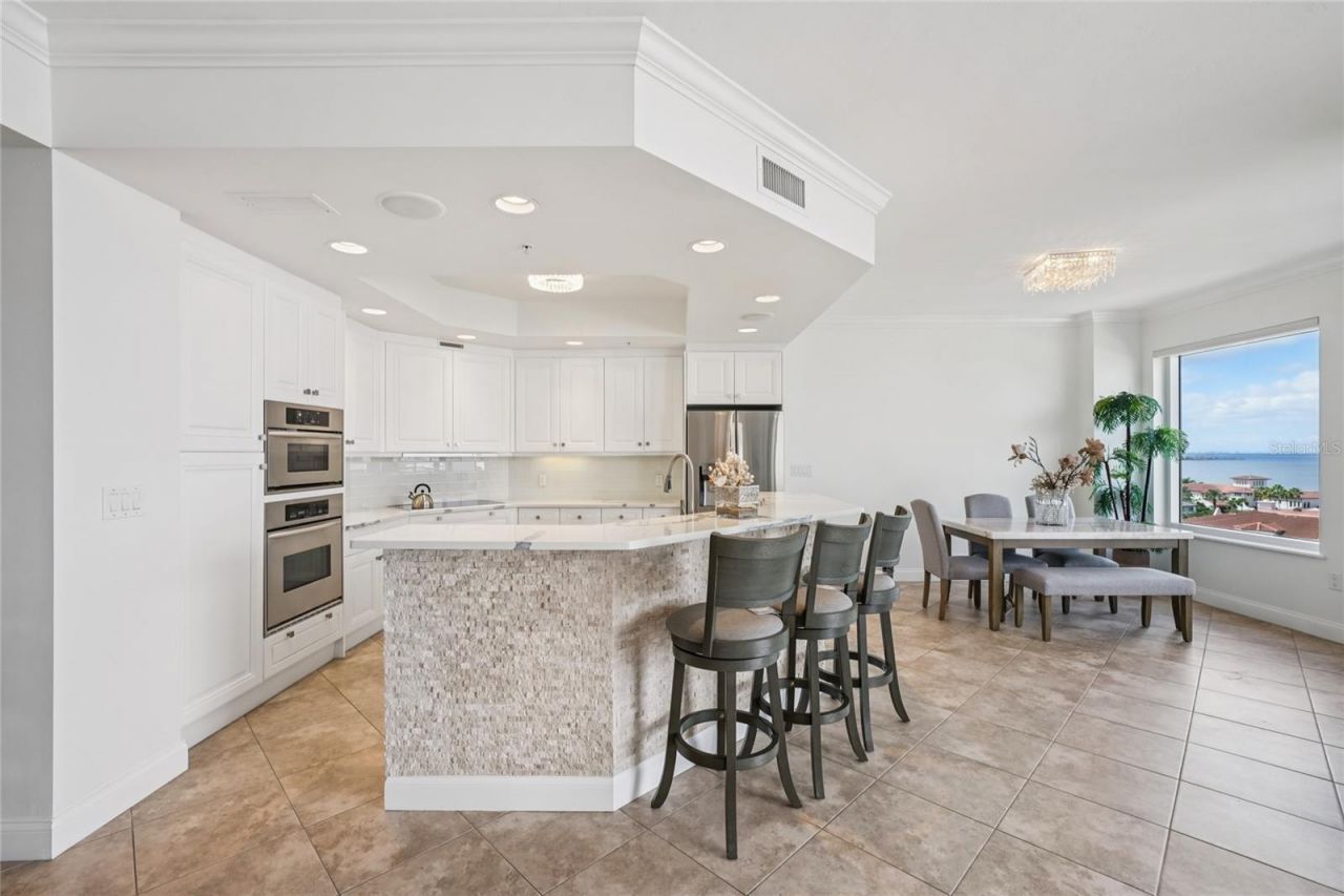 5823 Bowen Daniel Drive, Unit 902, Tampa, FL 33616 Photo