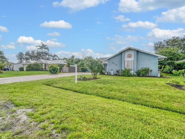 2718 SE Buccaneer Circle, Port St. Lucie, FL 34952