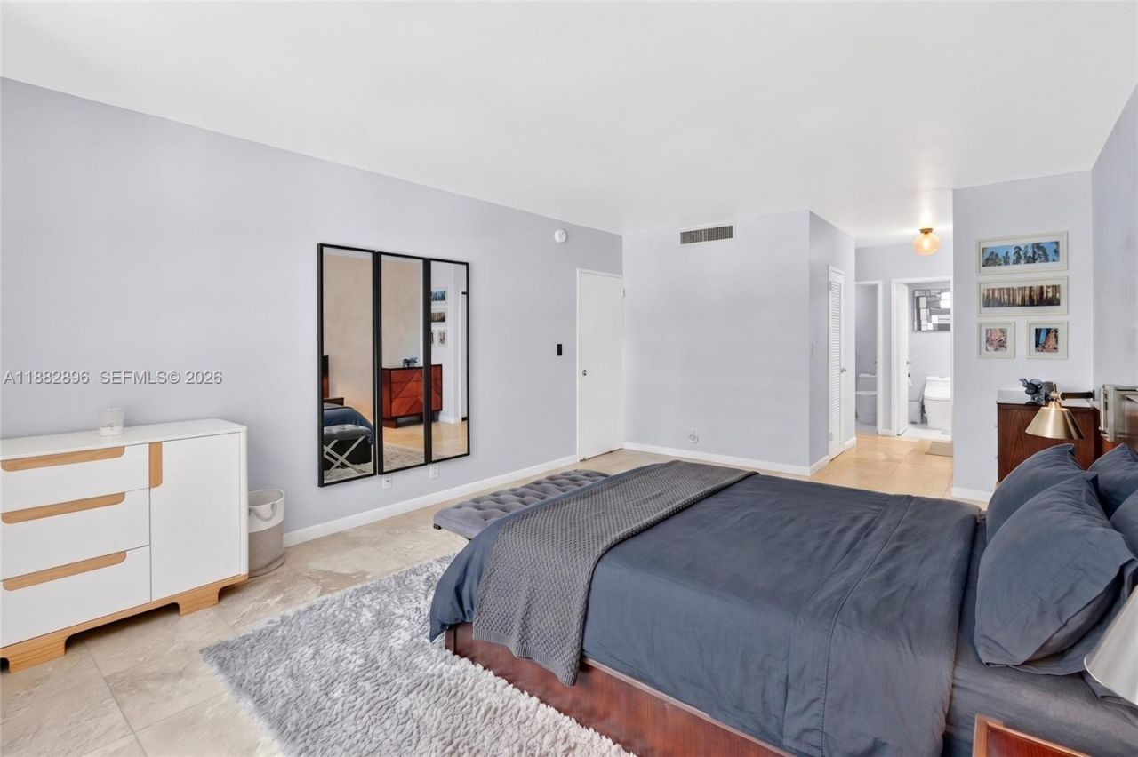 5700 Collins Ave, Unit 3M, Miami Beach, FL 33140 Photo