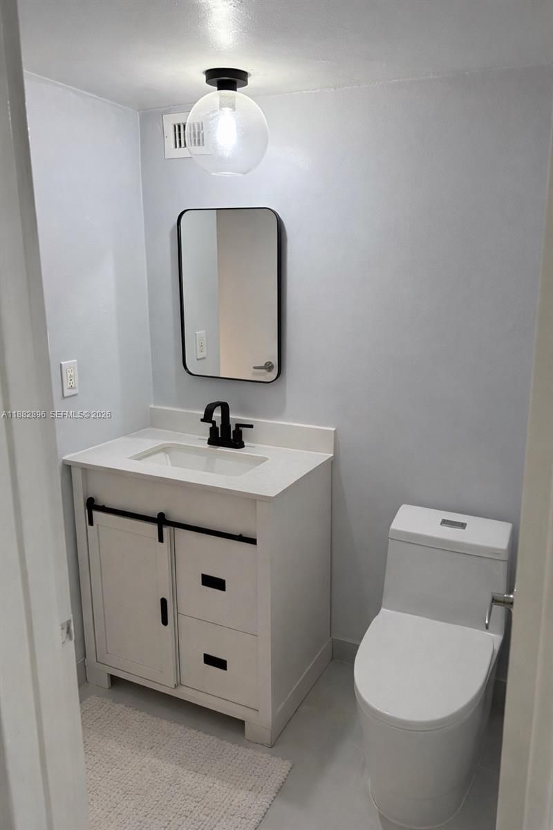 5700 Collins Ave, Unit 3M, Miami Beach, FL 33140 Photo