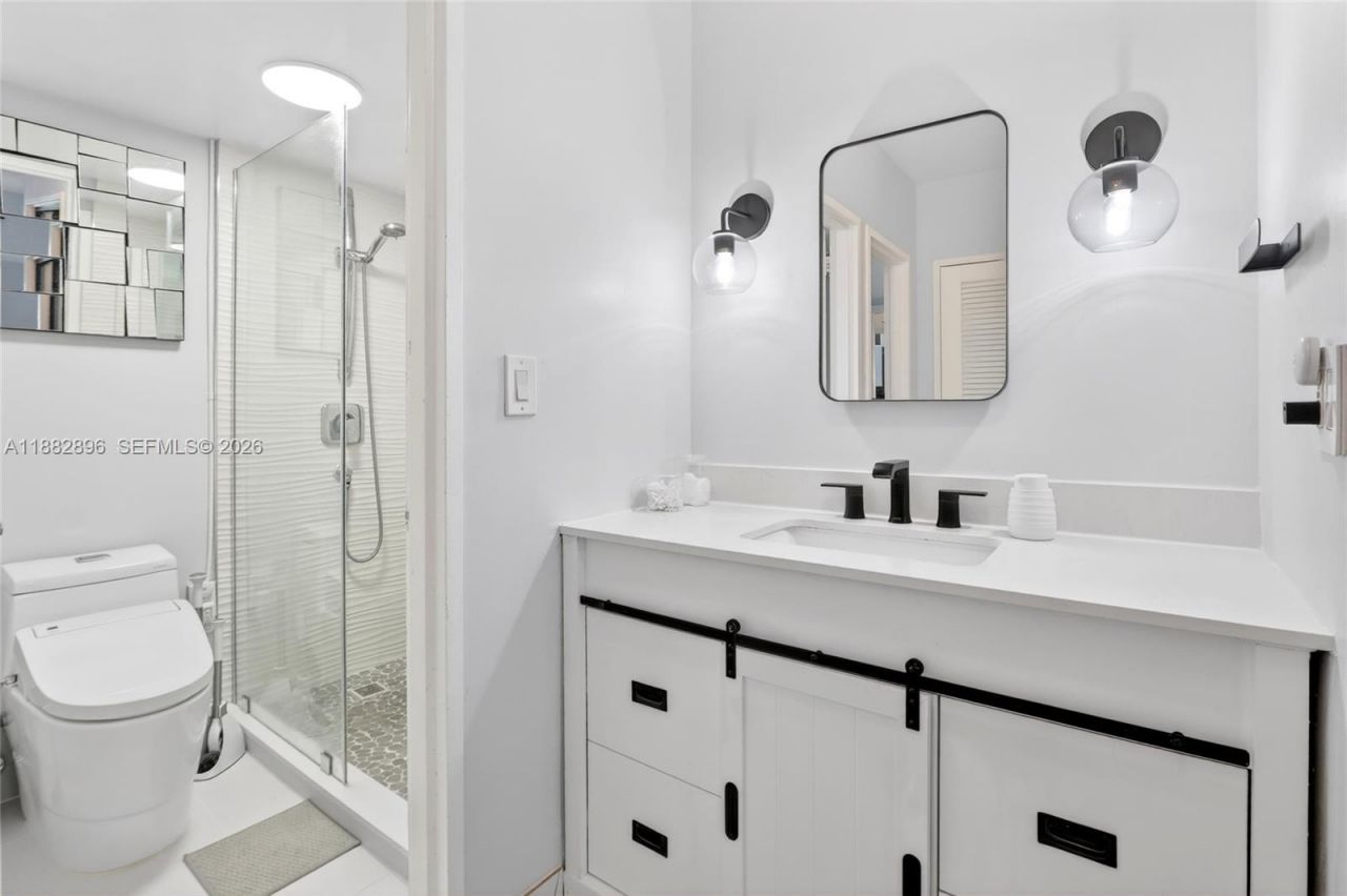 5700 Collins Ave, Unit 3M, Miami Beach, FL 33140 Photo