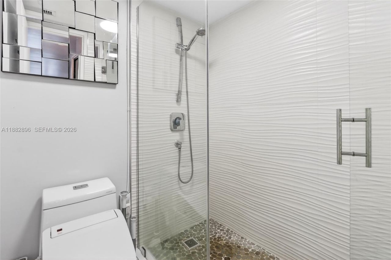 5700 Collins Ave, Unit 3M, Miami Beach, FL 33140 Photo