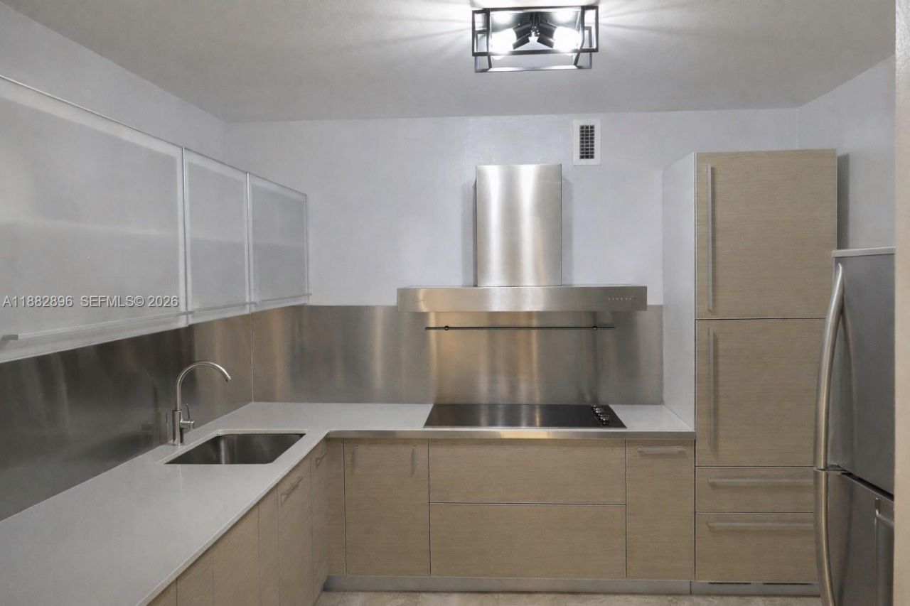 5700 Collins Ave, Unit 3M, Miami Beach, FL 33140 Photo