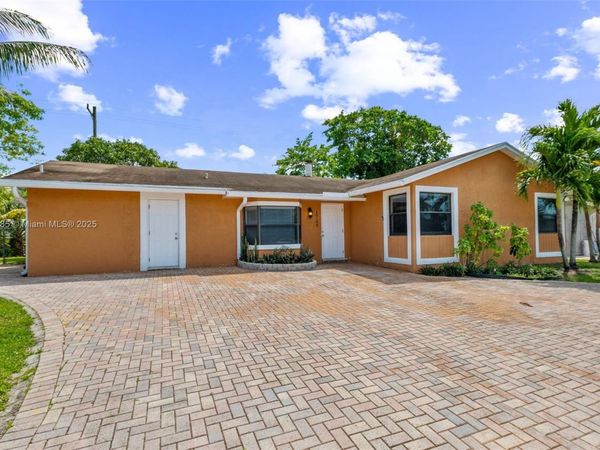 10108 S Windtree Ln S, Boca Raton, FL 33428