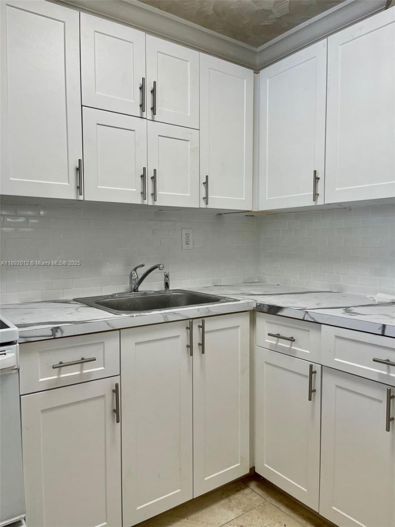 1725 W 60th St, Unit F304, Hialeah, FL 33012 Photo