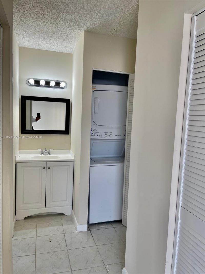 1725 W 60th St, Unit F304, Hialeah, FL 33012 Photo