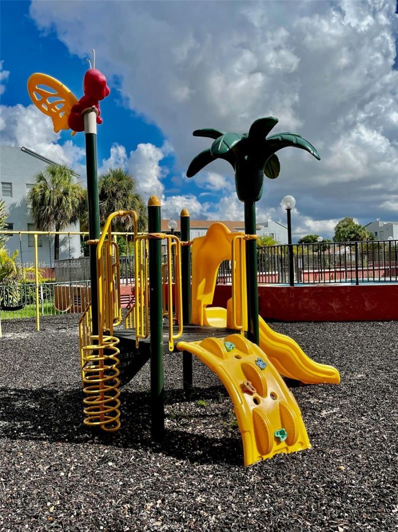 1725 W 60th St, Unit F304, Hialeah, FL 33012 Photo