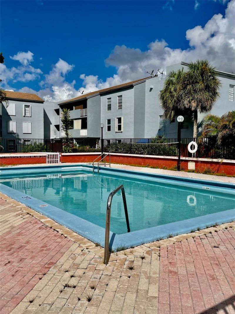 1725 W 60th St, Unit F304, Hialeah, FL 33012 Photo