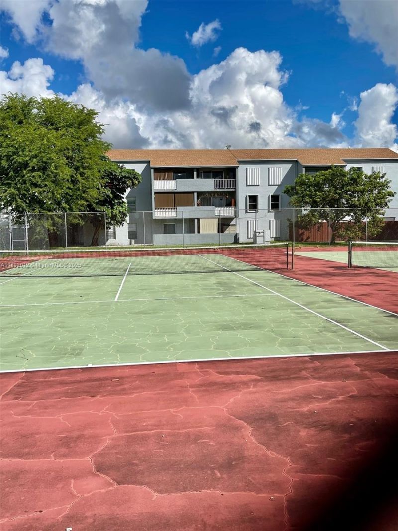 1725 W 60th St, Unit F304, Hialeah, FL 33012 Photo