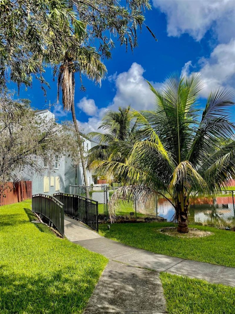 1725 W 60th St, Unit F304, Hialeah, FL 33012 Photo