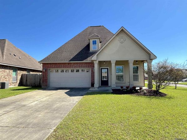 17004 Sills Dr, Prairieville, LA 70769