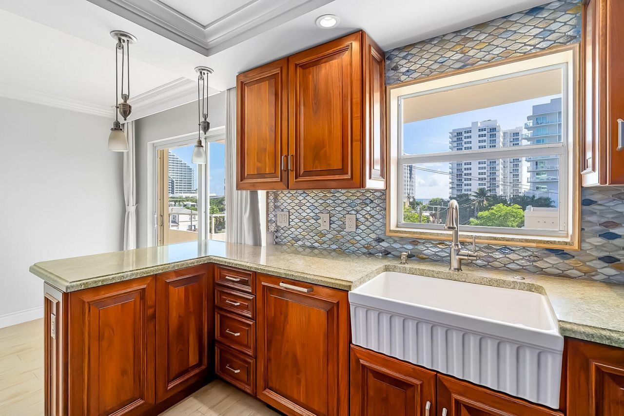 215 N Birch Road, Unit 5b, Fort Lauderdale, FL 33304 Photo